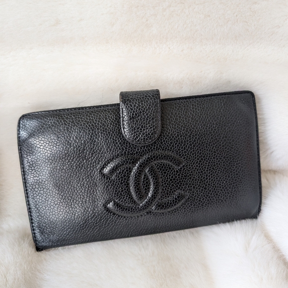 Chanel Caviar Kisslock Wallet. - Picture 2 of 16